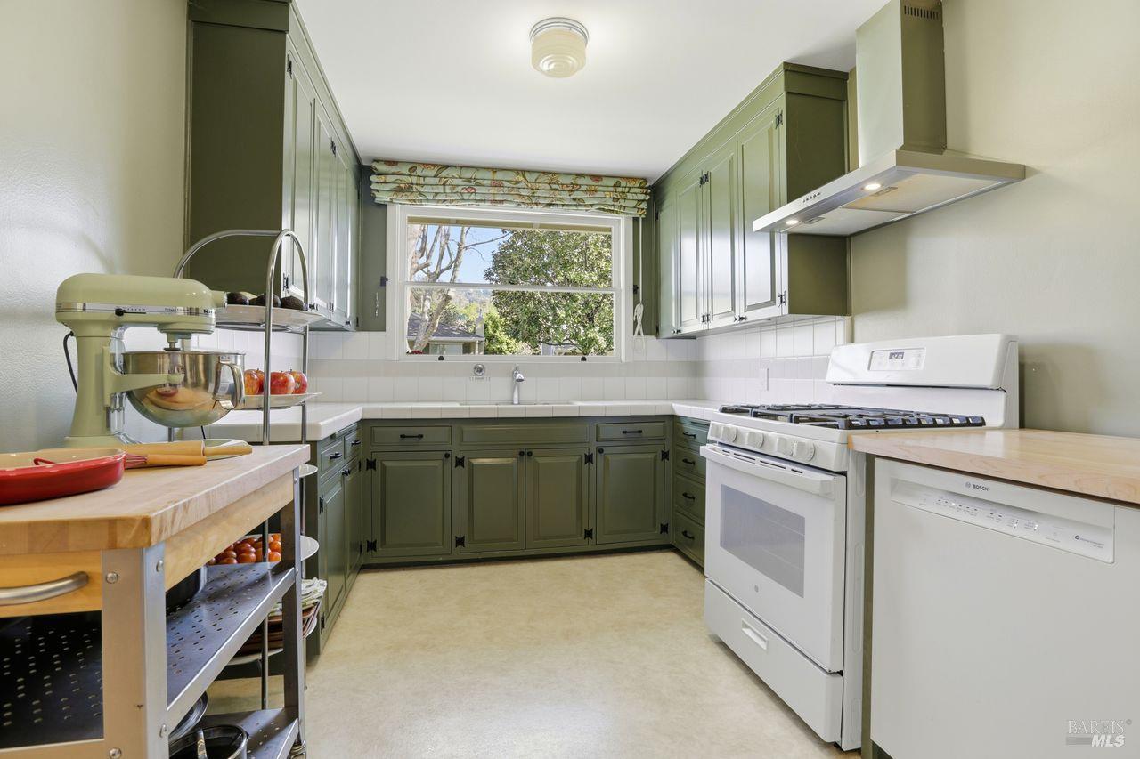 Detail Gallery Image 8 of 28 For 41 Bretano Way, Greenbrae,  CA 94904 - 2 Beds | 1 Baths