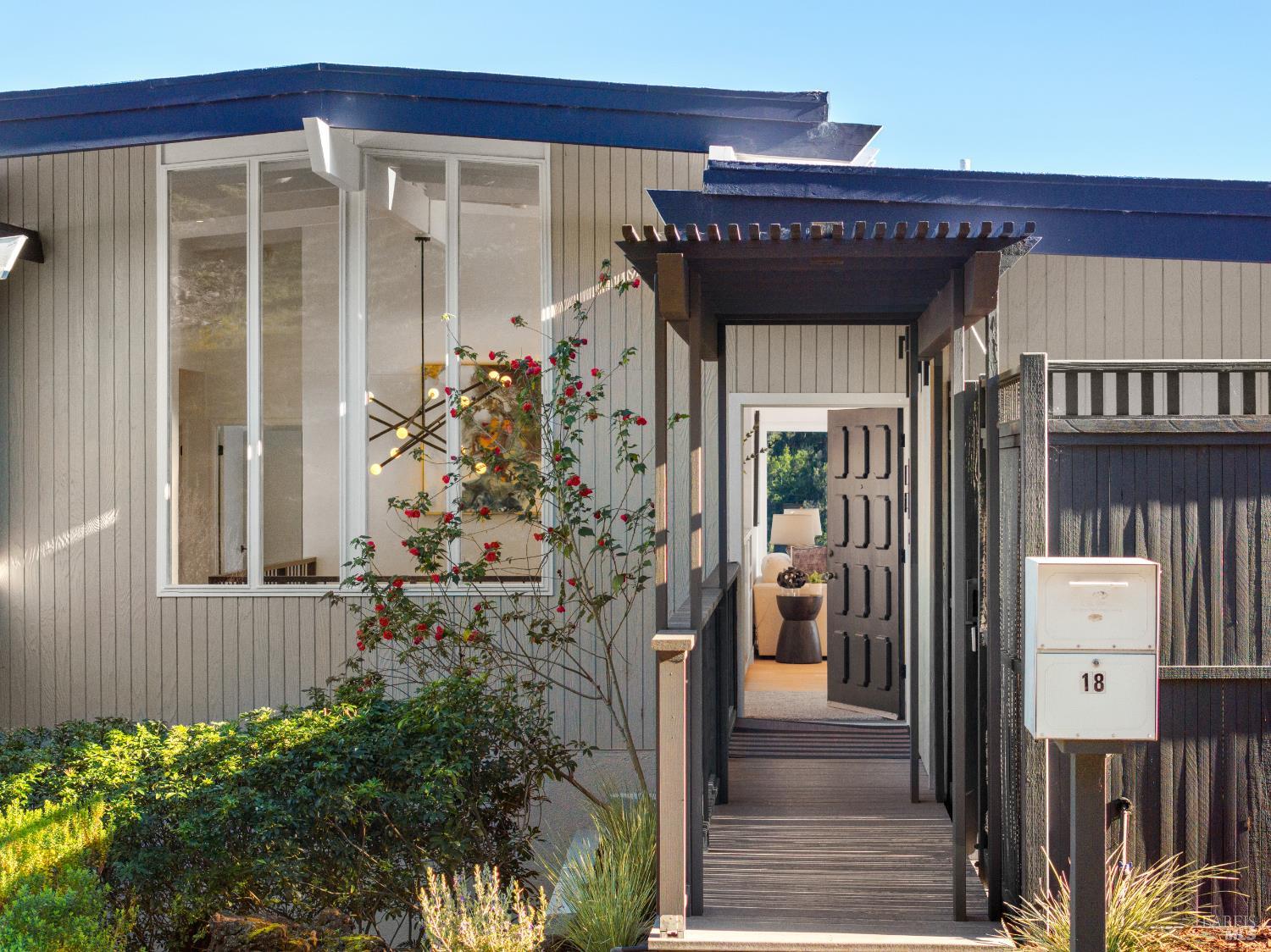 Detail Gallery Image 7 of 74 For 18 Stanton Way, Mill Valley,  CA 94941 - 3 Beds | 2/1 Baths