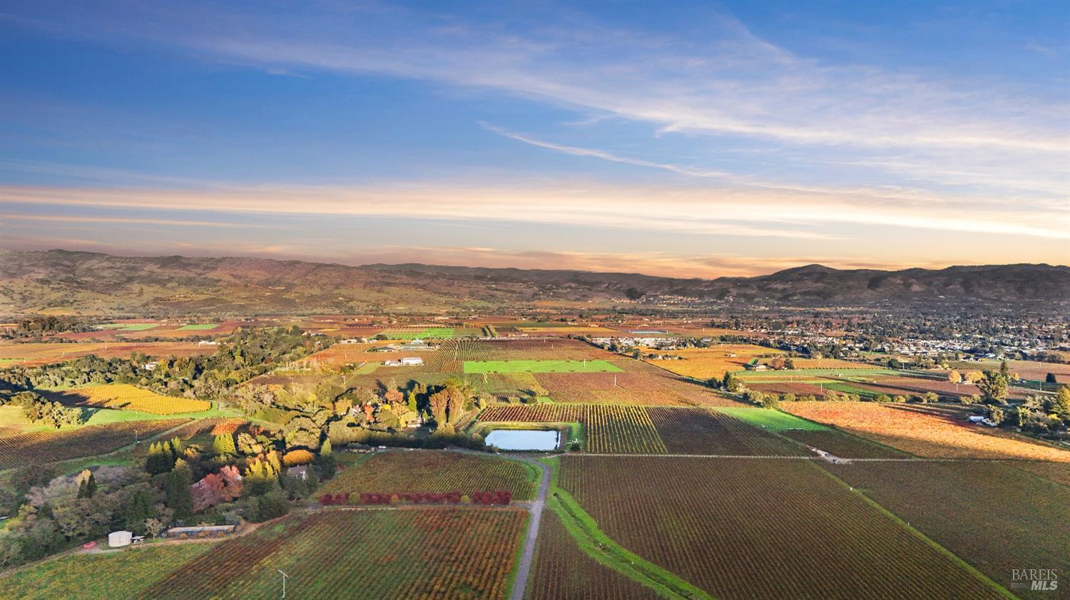 Detail Gallery Image 2 of 44 For 4127 Dry Creek Rd, Napa,  CA 94558 - 3 Beds | 3 Baths