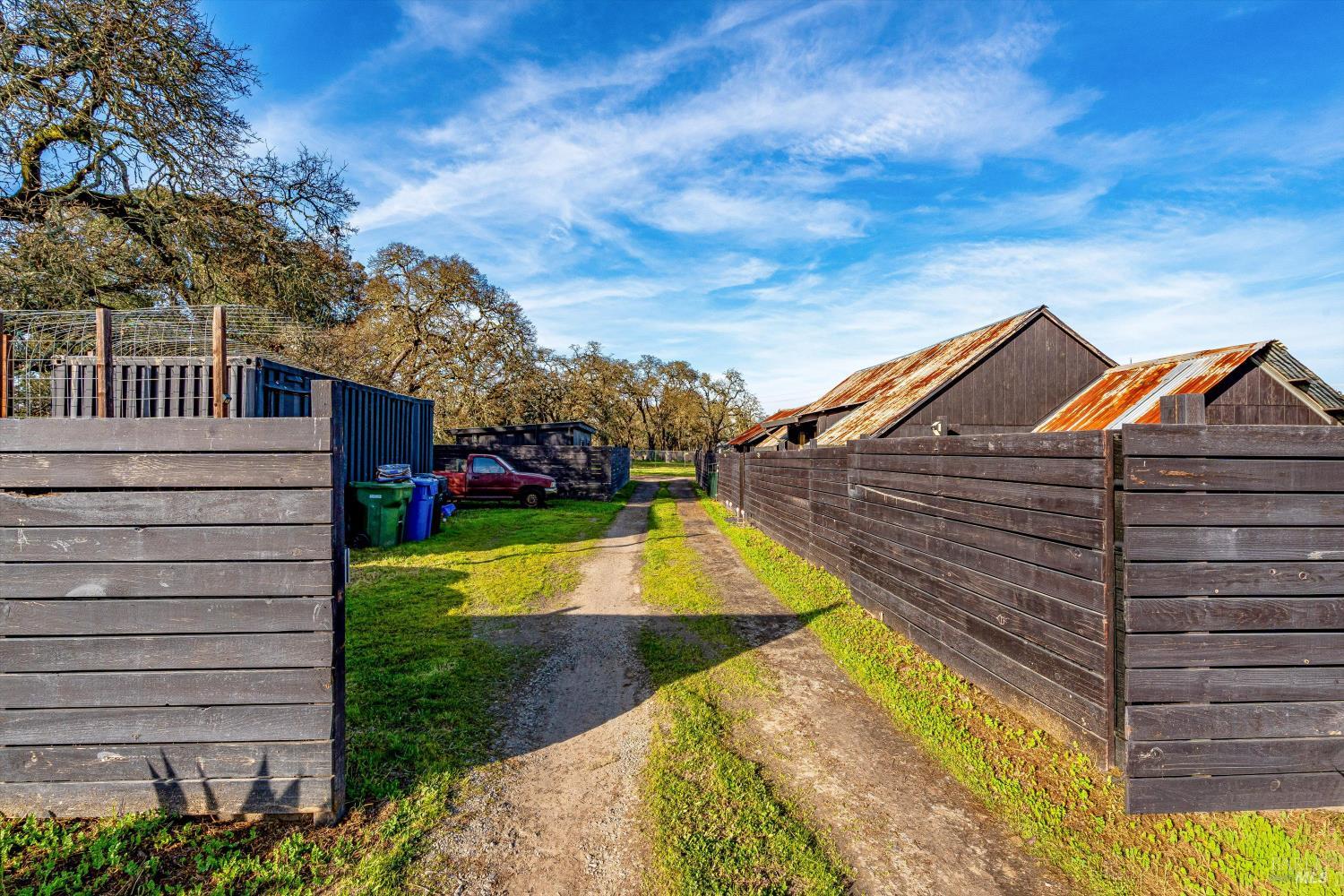 Detail Gallery Image 7 of 46 For 985 Gumview Rd, Windsor,  CA 95492 - 6 Beds | 5/1 Baths