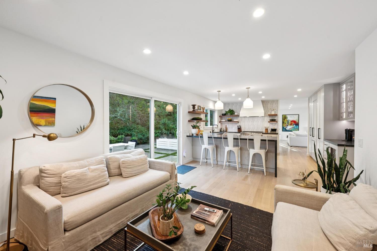 Detail Gallery Image 12 of 41 For 341 Fairway Dr, Novato,  CA 94949 - 4 Beds | 3 Baths