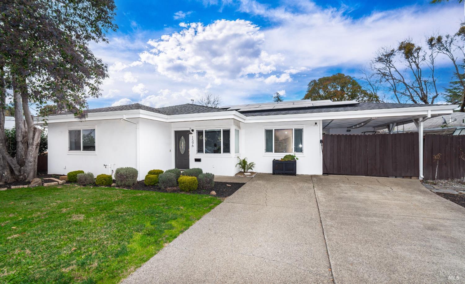 Detail Gallery Image 3 of 42 For 1596 Verna Dr, Napa,  CA 94558 - 3 Beds | 2 Baths