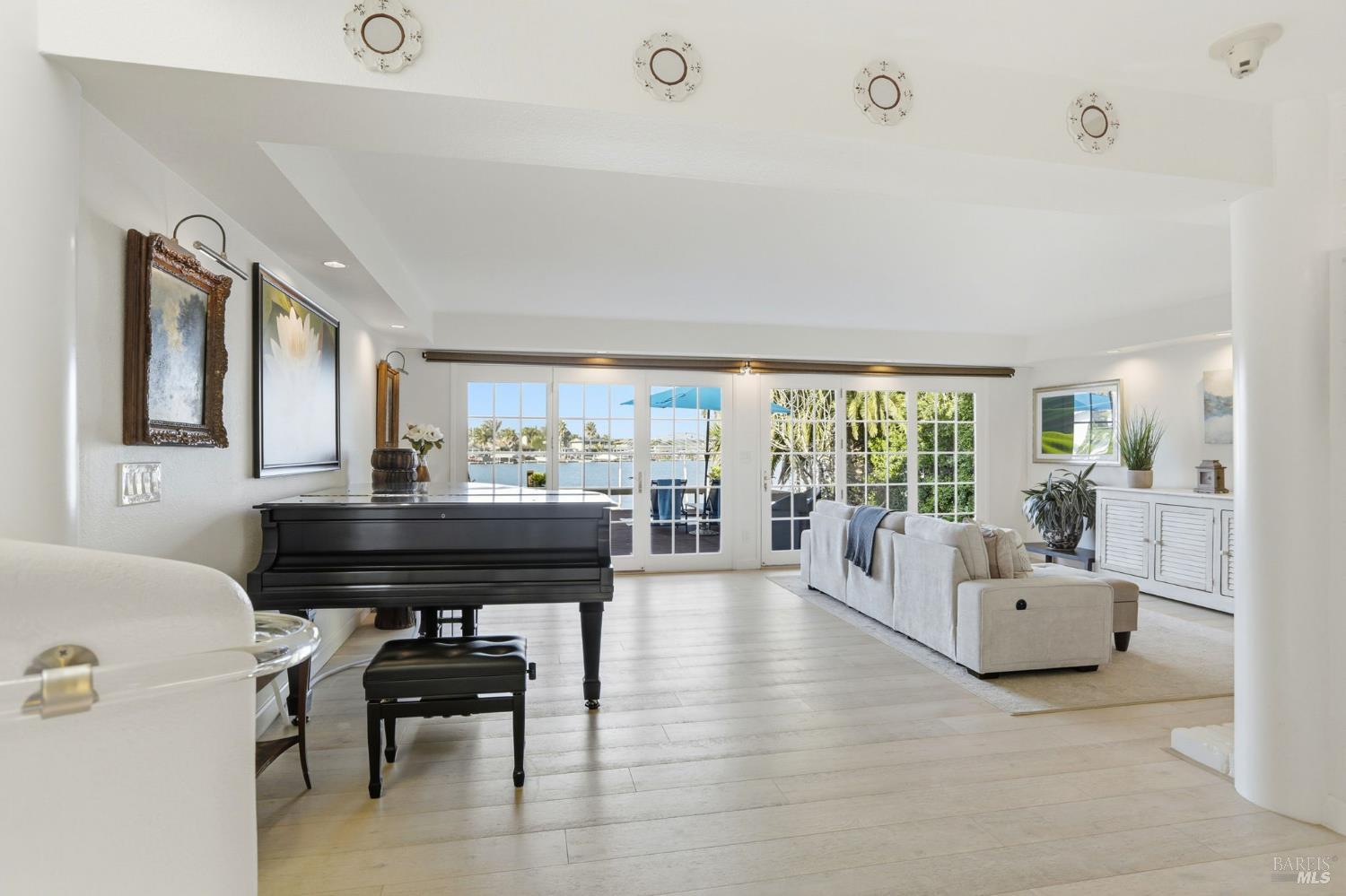 Detail Gallery Image 10 of 74 For 981 Bel Marin Keys Blvd, Novato,  CA 94949 - 3 Beds | 2 Baths