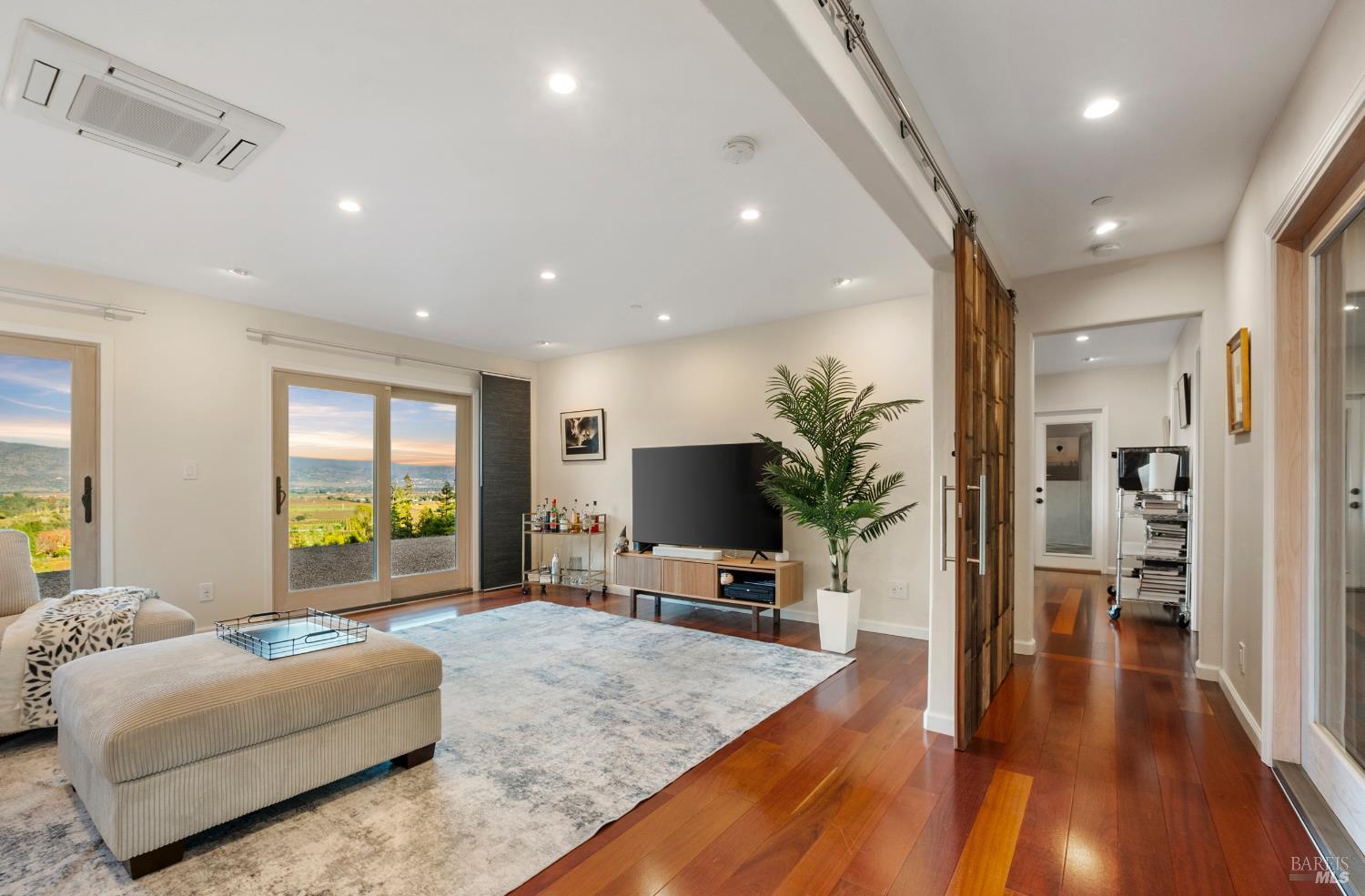 Detail Gallery Image 21 of 44 For 4127 Dry Creek Rd, Napa,  CA 94558 - 3 Beds | 3 Baths