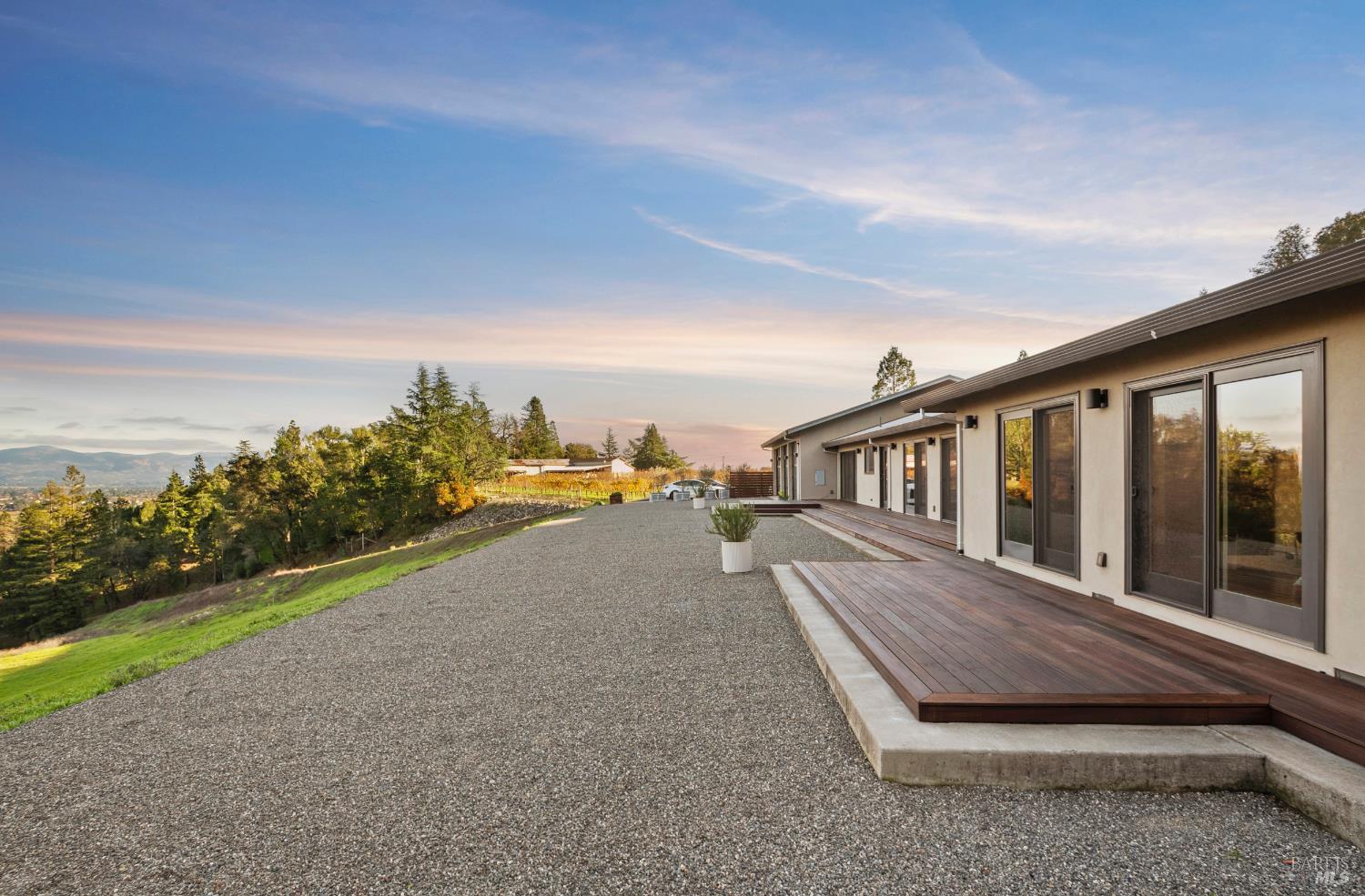 Detail Gallery Image 7 of 44 For 4127 Dry Creek Rd, Napa,  CA 94558 - 3 Beds | 3 Baths