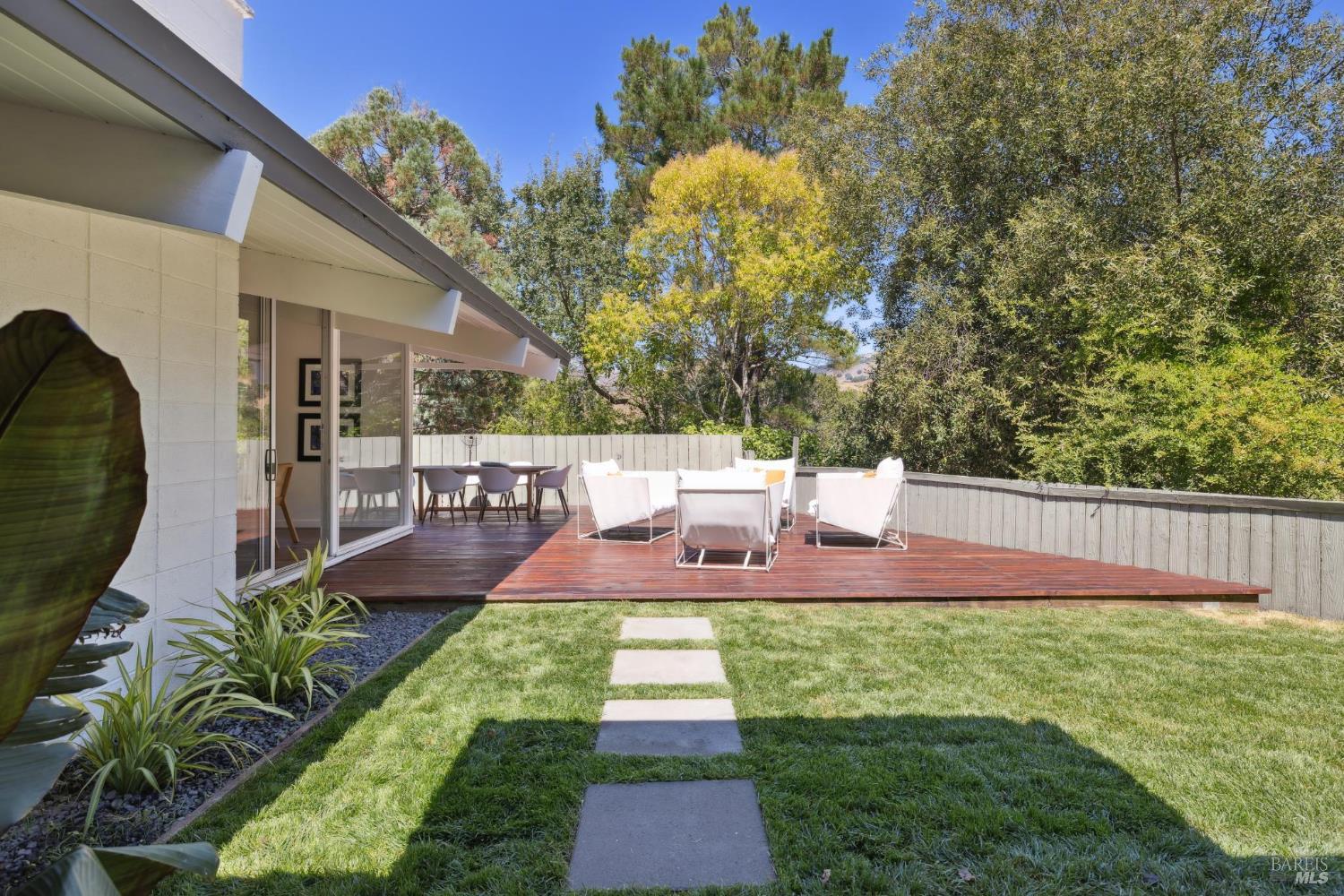 Detail Gallery Image 33 of 67 For 876 Las Ovejas Ave, San Rafael,  CA 94903 - 4 Beds | 2 Baths