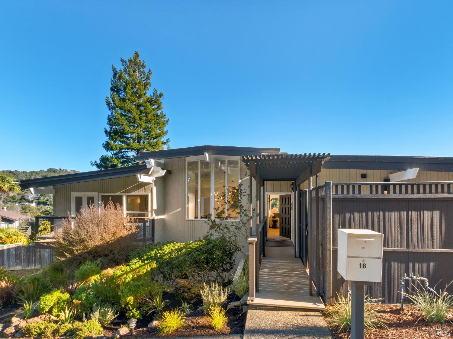 Detail Gallery Image 6 of 74 For 18 Stanton Way, Mill Valley,  CA 94941 - 3 Beds | 2/1 Baths