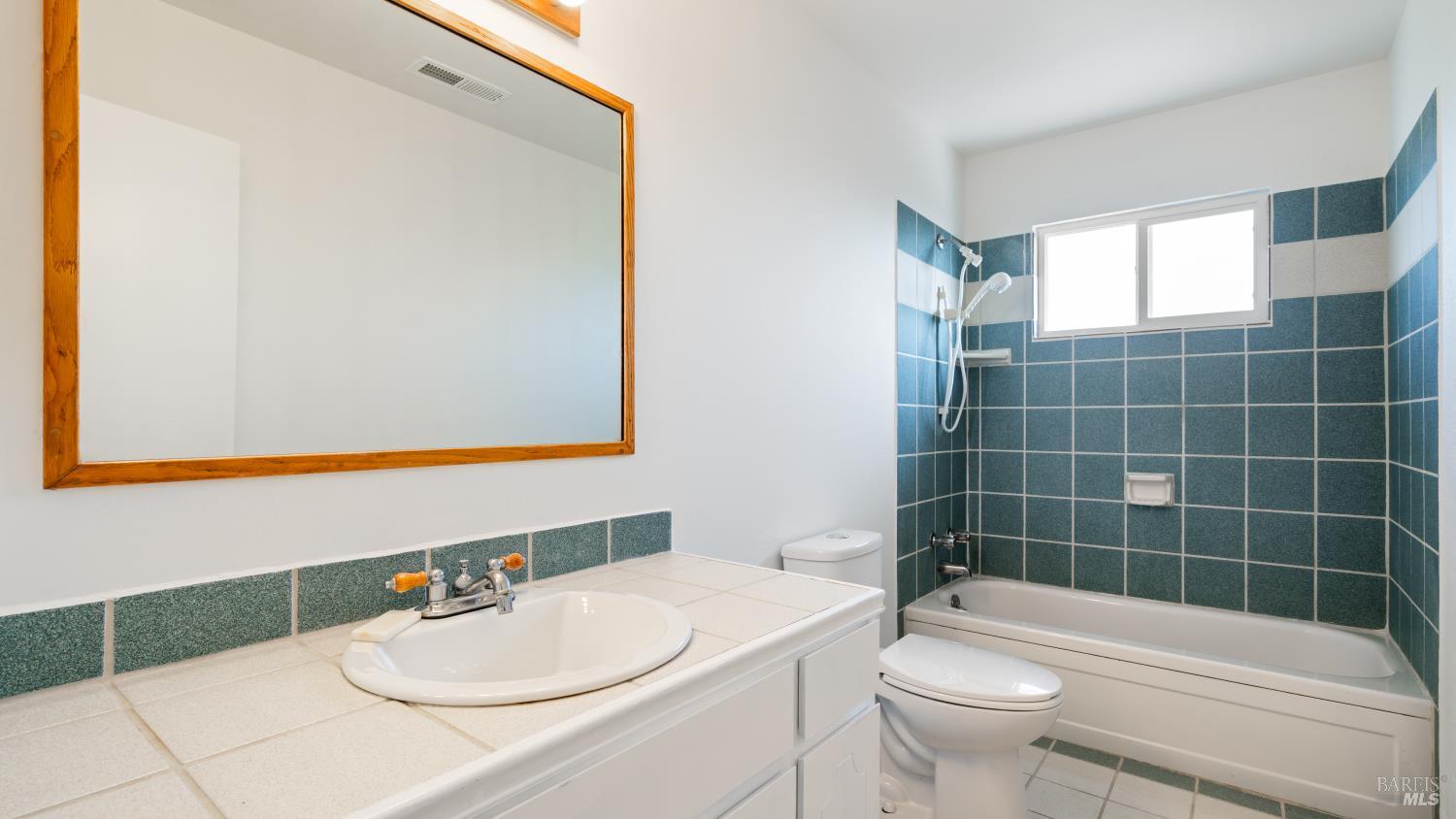 Detail Gallery Image 33 of 61 For 1636 Sarkesian Dr, Petaluma,  CA 94954 - 4 Beds | 3 Baths