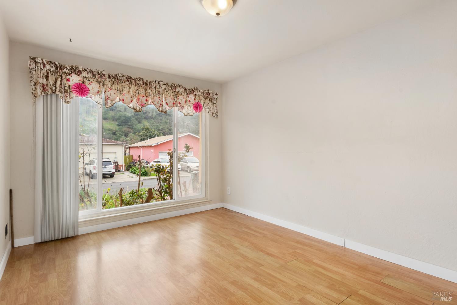 Detail Gallery Image 11 of 29 For 408 Lakeside Dr, Vallejo,  CA 94589 - 3 Beds | 2 Baths