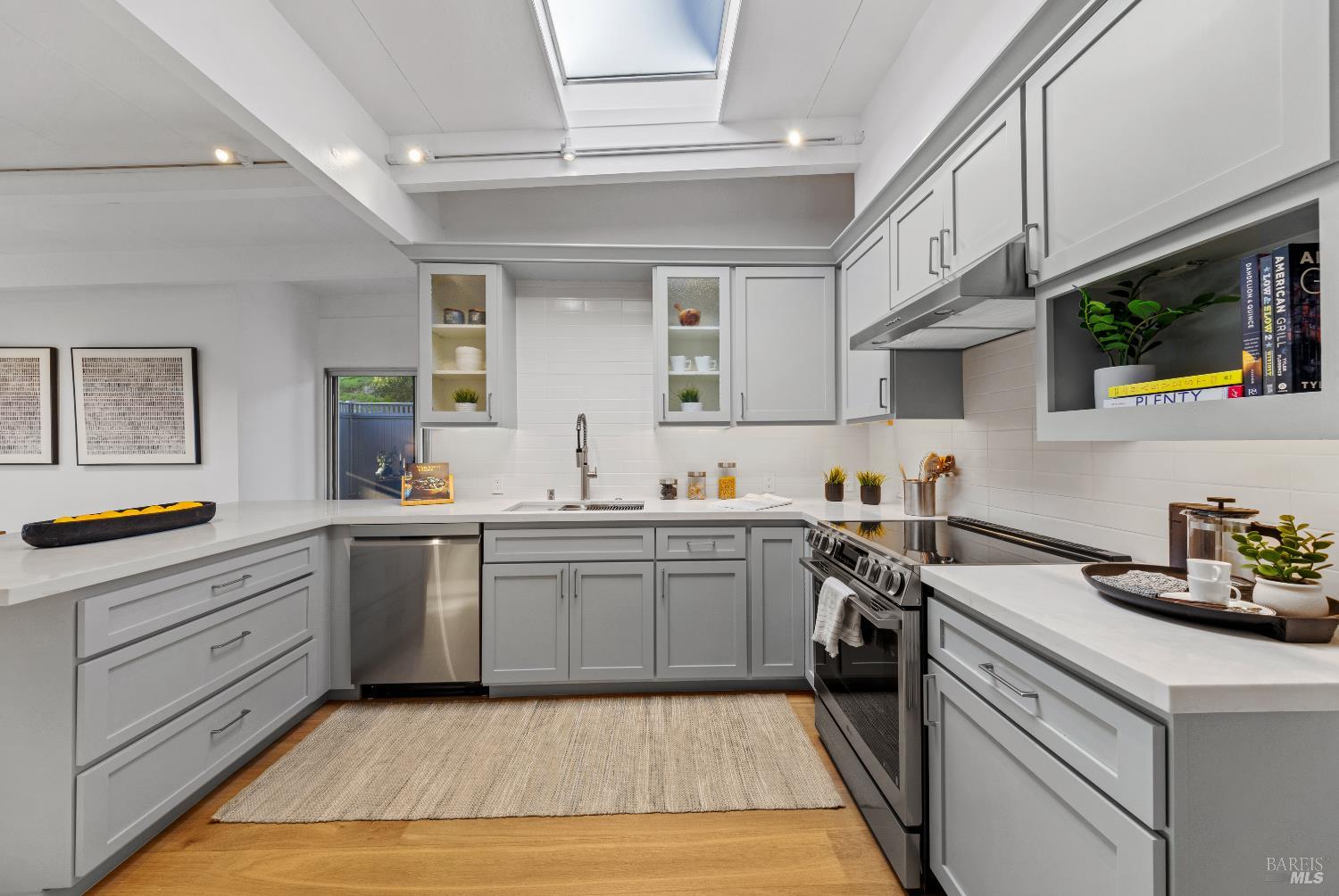 Detail Gallery Image 22 of 74 For 18 Stanton Way, Mill Valley,  CA 94941 - 3 Beds | 2/1 Baths