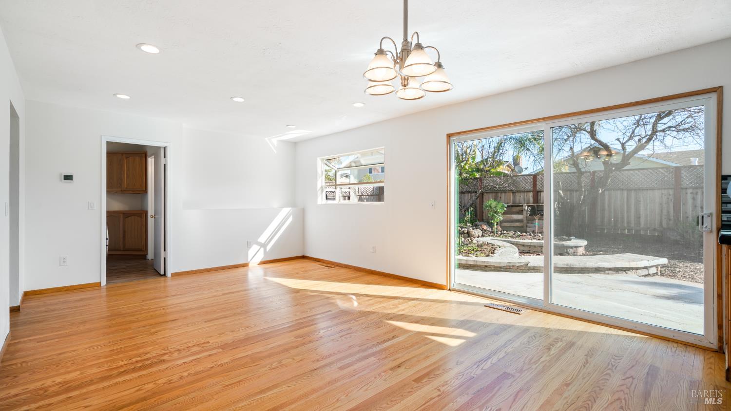 Detail Gallery Image 19 of 61 For 1636 Sarkesian Dr, Petaluma,  CA 94954 - 4 Beds | 3 Baths