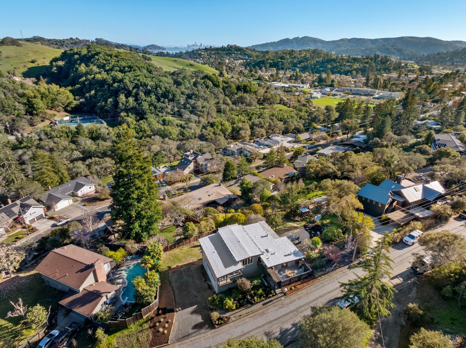 Detail Gallery Image 3 of 74 For 18 Stanton Way, Mill Valley,  CA 94941 - 3 Beds | 2/1 Baths