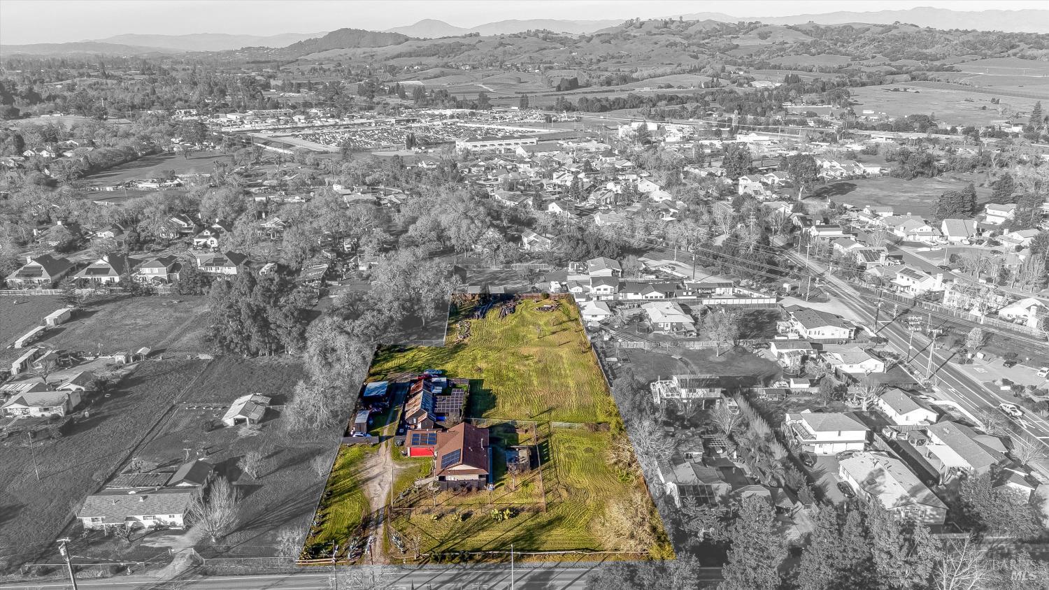 Detail Gallery Image 4 of 46 For 985 Gumview Rd, Windsor,  CA 95492 - 6 Beds | 5/1 Baths