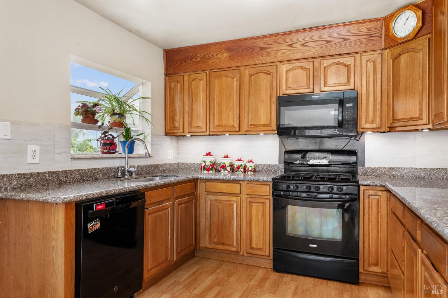 Detail Gallery Image 15 of 29 For 408 Lakeside Dr, Vallejo,  CA 94589 - 3 Beds | 2 Baths