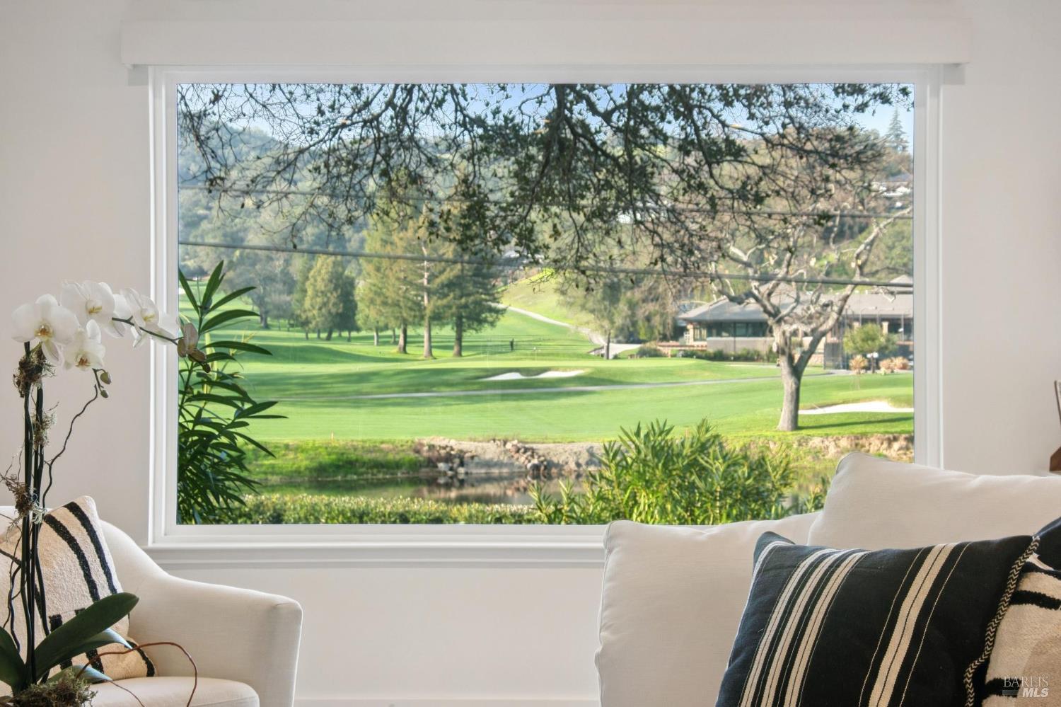 Detail Gallery Image 17 of 41 For 341 Fairway Dr, Novato,  CA 94949 - 4 Beds | 3 Baths