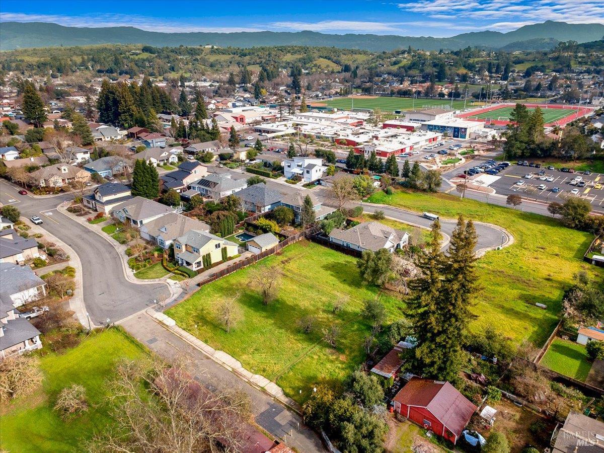 Detail Gallery Image 6 of 7 For 974 Lupine Ct, Healdsburg,  CA 95448 - – Beds | – Baths