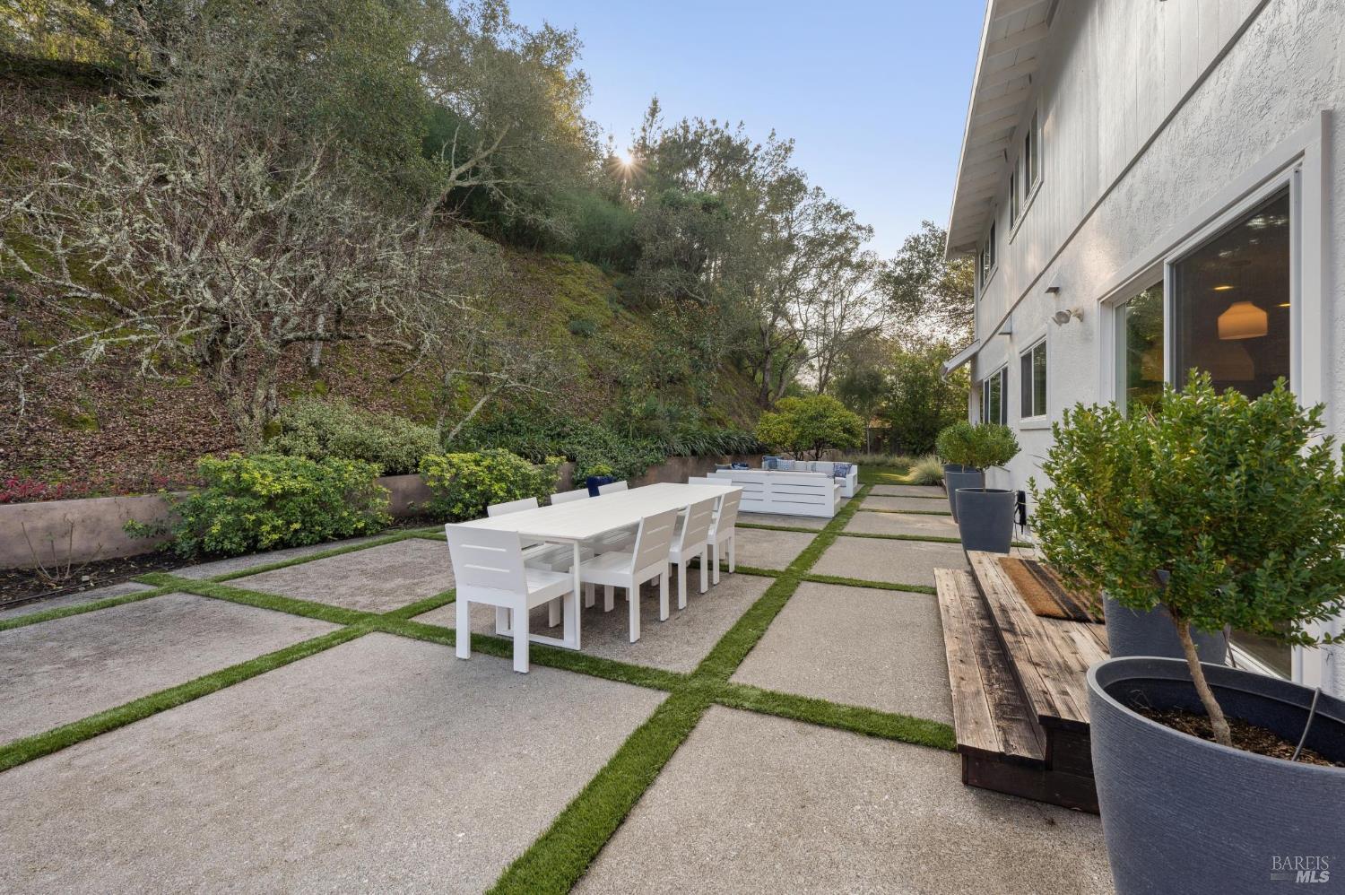 Detail Gallery Image 34 of 41 For 341 Fairway Dr, Novato,  CA 94949 - 4 Beds | 3 Baths