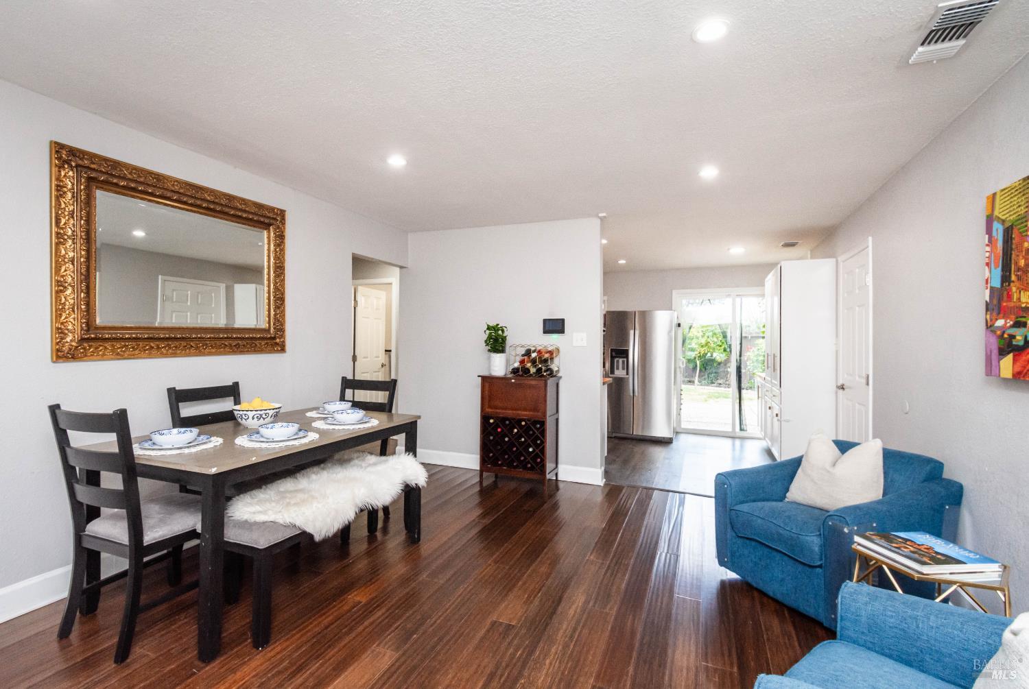 Detail Gallery Image 5 of 42 For 1596 Verna Dr, Napa,  CA 94558 - 3 Beds | 2 Baths