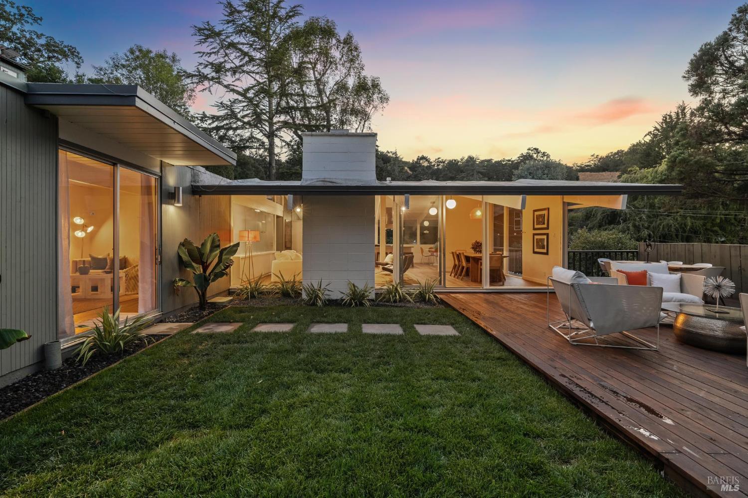 Detail Gallery Image 4 of 67 For 876 Las Ovejas Ave, San Rafael,  CA 94903 - 4 Beds | 2 Baths