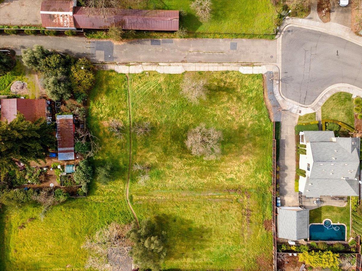 Detail Gallery Image 2 of 7 For 974 Lupine Ct, Healdsburg,  CA 95448 - – Beds | – Baths