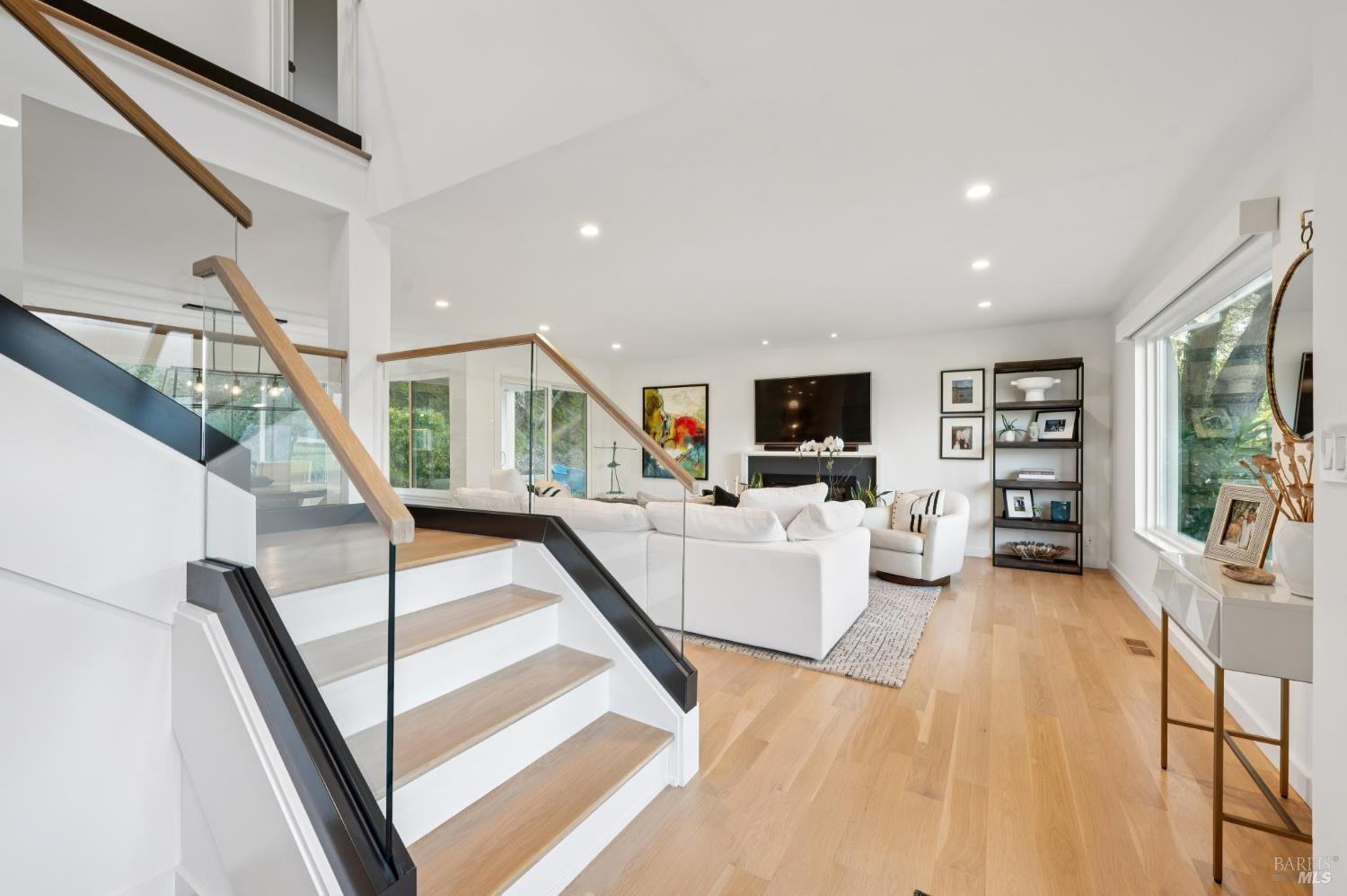 Detail Gallery Image 19 of 41 For 341 Fairway Dr, Novato,  CA 94949 - 4 Beds | 3 Baths