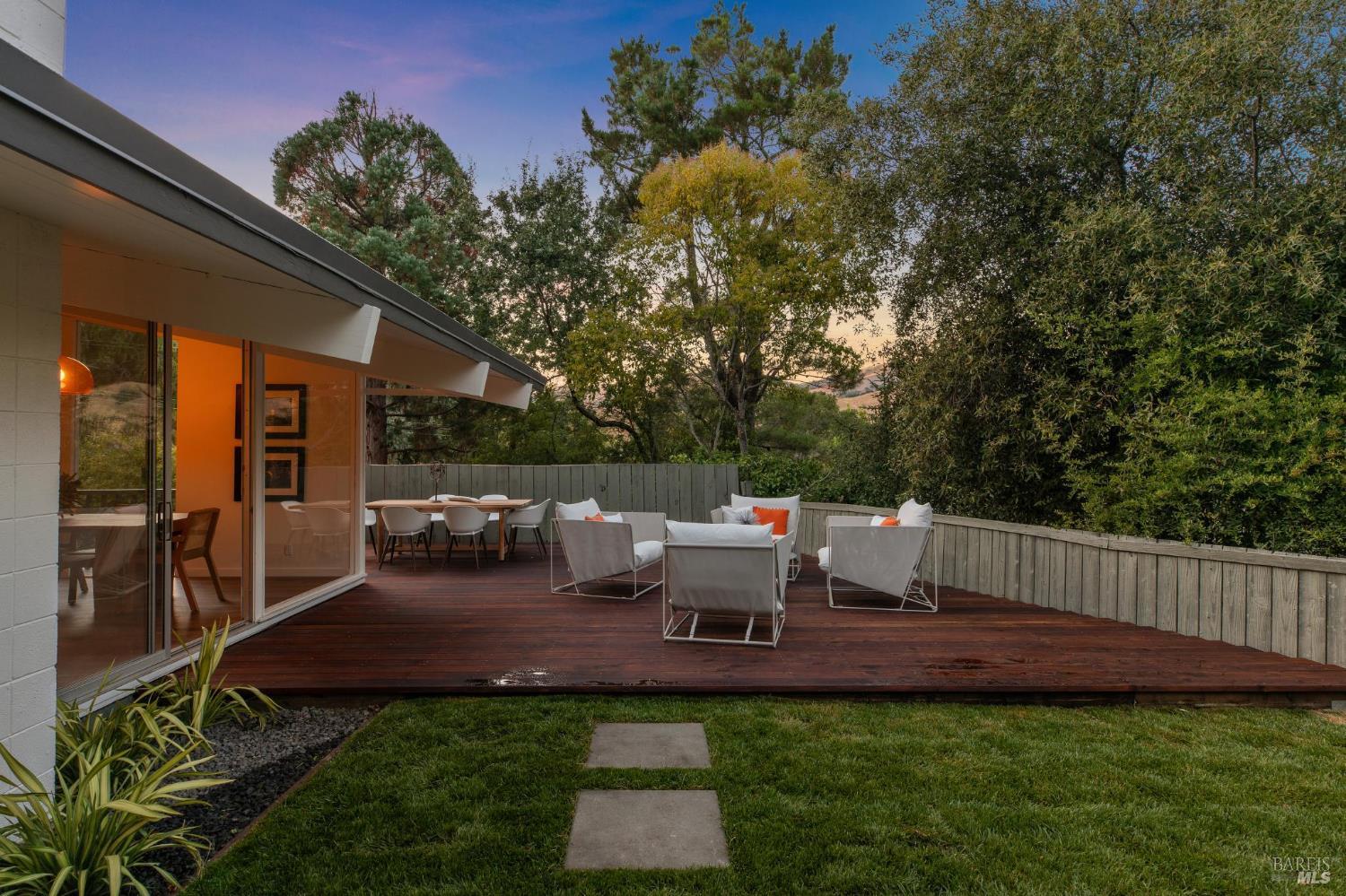 Detail Gallery Image 17 of 67 For 876 Las Ovejas Ave, San Rafael,  CA 94903 - 4 Beds | 2 Baths