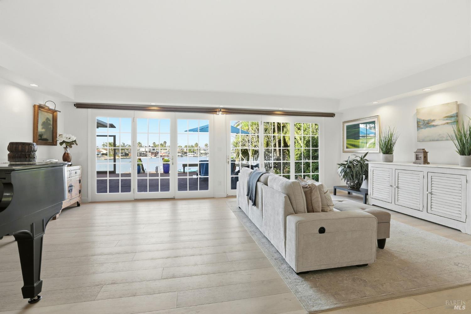 Detail Gallery Image 11 of 74 For 981 Bel Marin Keys Blvd, Novato,  CA 94949 - 3 Beds | 2 Baths