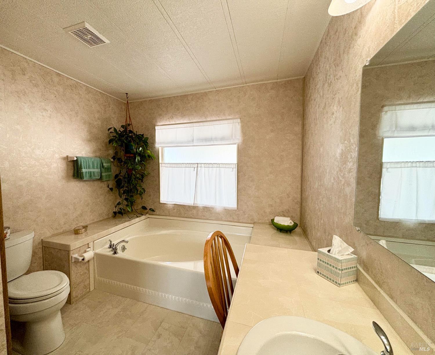 Detail Gallery Image 12 of 22 For 109 Estrella Dr, Santa Rosa,  CA 95403 - 2 Beds | 2 Baths