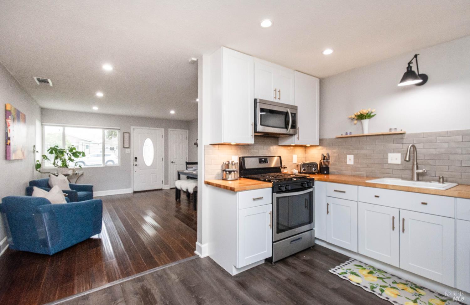 Detail Gallery Image 7 of 42 For 1596 Verna Dr, Napa,  CA 94558 - 3 Beds | 2 Baths