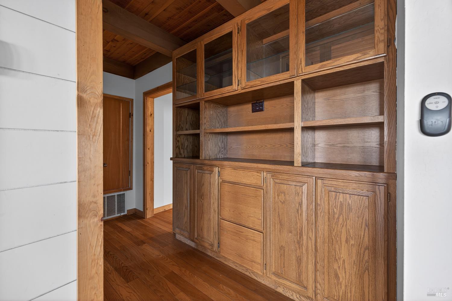 Detail Gallery Image 19 of 68 For 2299 Sobre Vista Rd, Sonoma,  CA 95476 - 3 Beds | 2/1 Baths