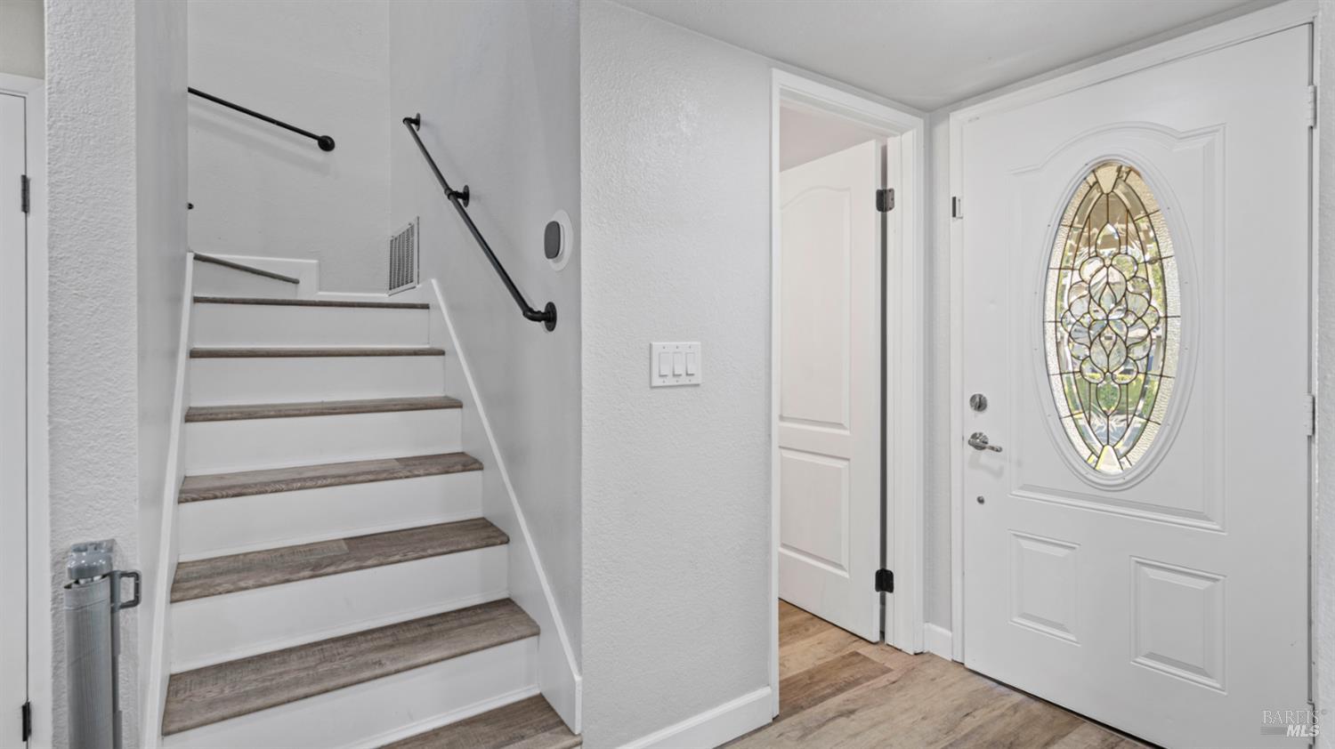 Detail Gallery Image 5 of 40 For 119 Mesa Ct, Vacaville,  CA 95687 - 4 Beds | 2/1 Baths