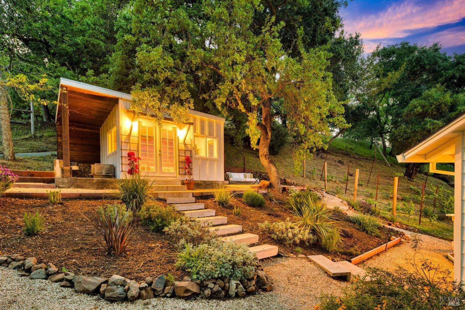 Detail Gallery Image 2 of 26 For 18970 Sweet William Ct, Sonoma,  CA 95476 - 3 Beds | 2 Baths