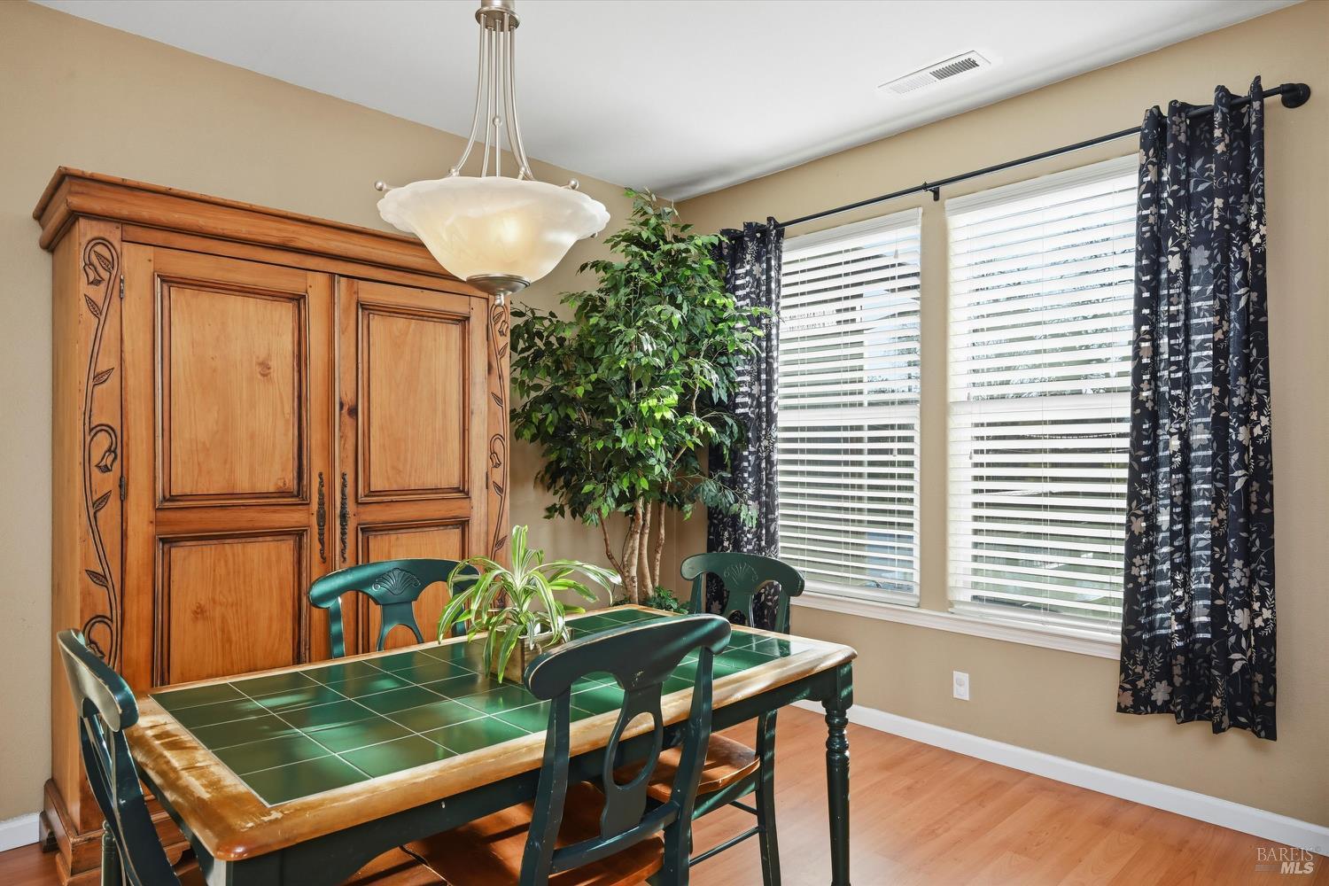 Detail Gallery Image 8 of 39 For 20158 Gold Flat Ct, Hidden Valley Lake,  CA 95467 - 4 Beds | 3 Baths