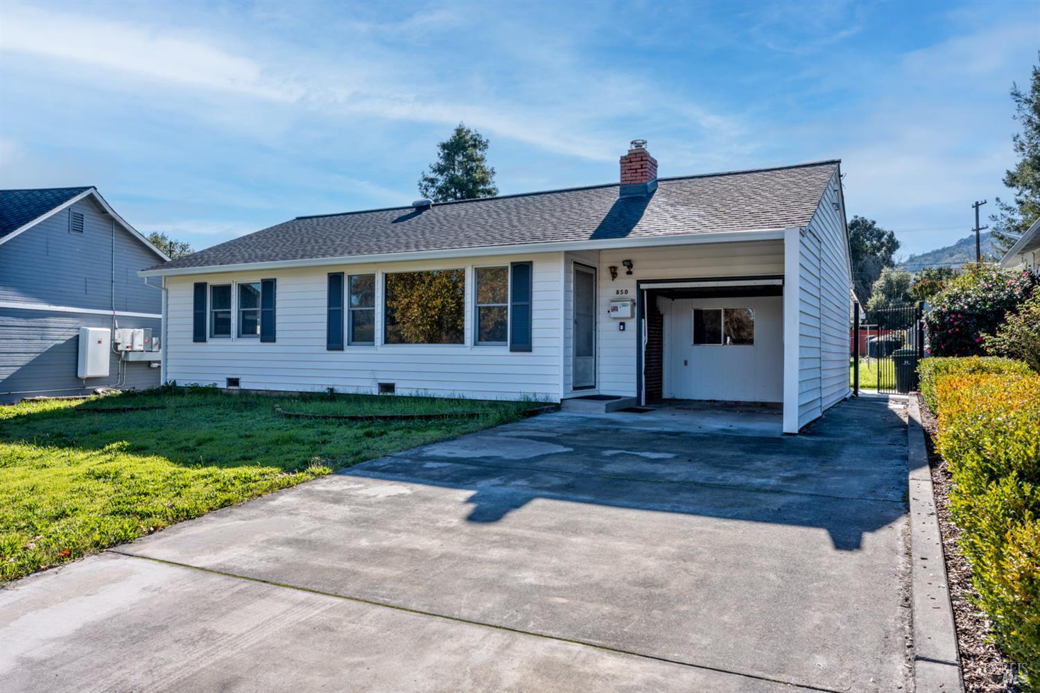 Detail Gallery Image 2 of 21 For 850 Mendocino Dr, Ukiah,  CA 95482 - 3 Beds | 1 Baths