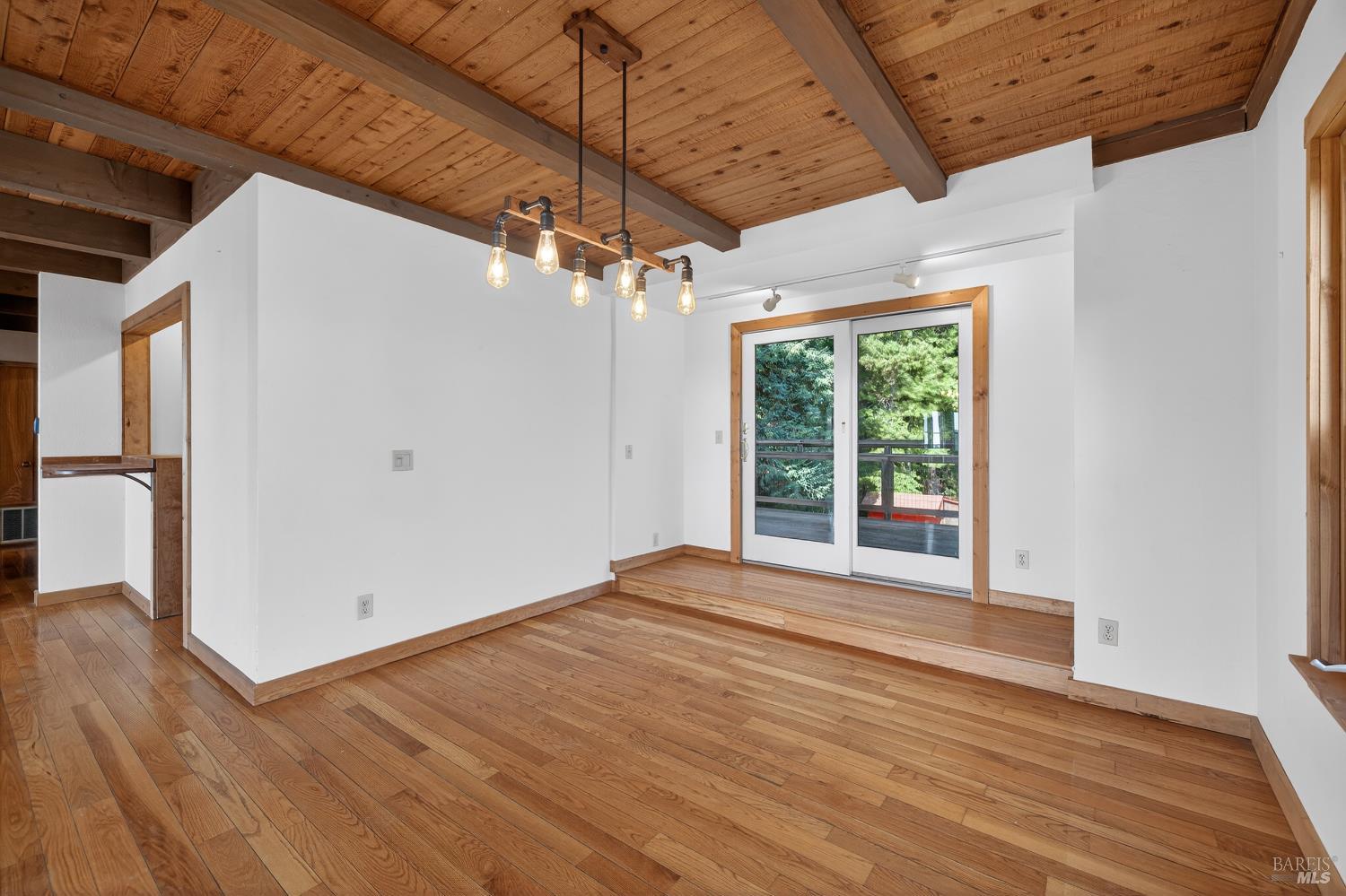 Detail Gallery Image 7 of 68 For 2299 Sobre Vista Rd, Sonoma,  CA 95476 - 3 Beds | 2/1 Baths