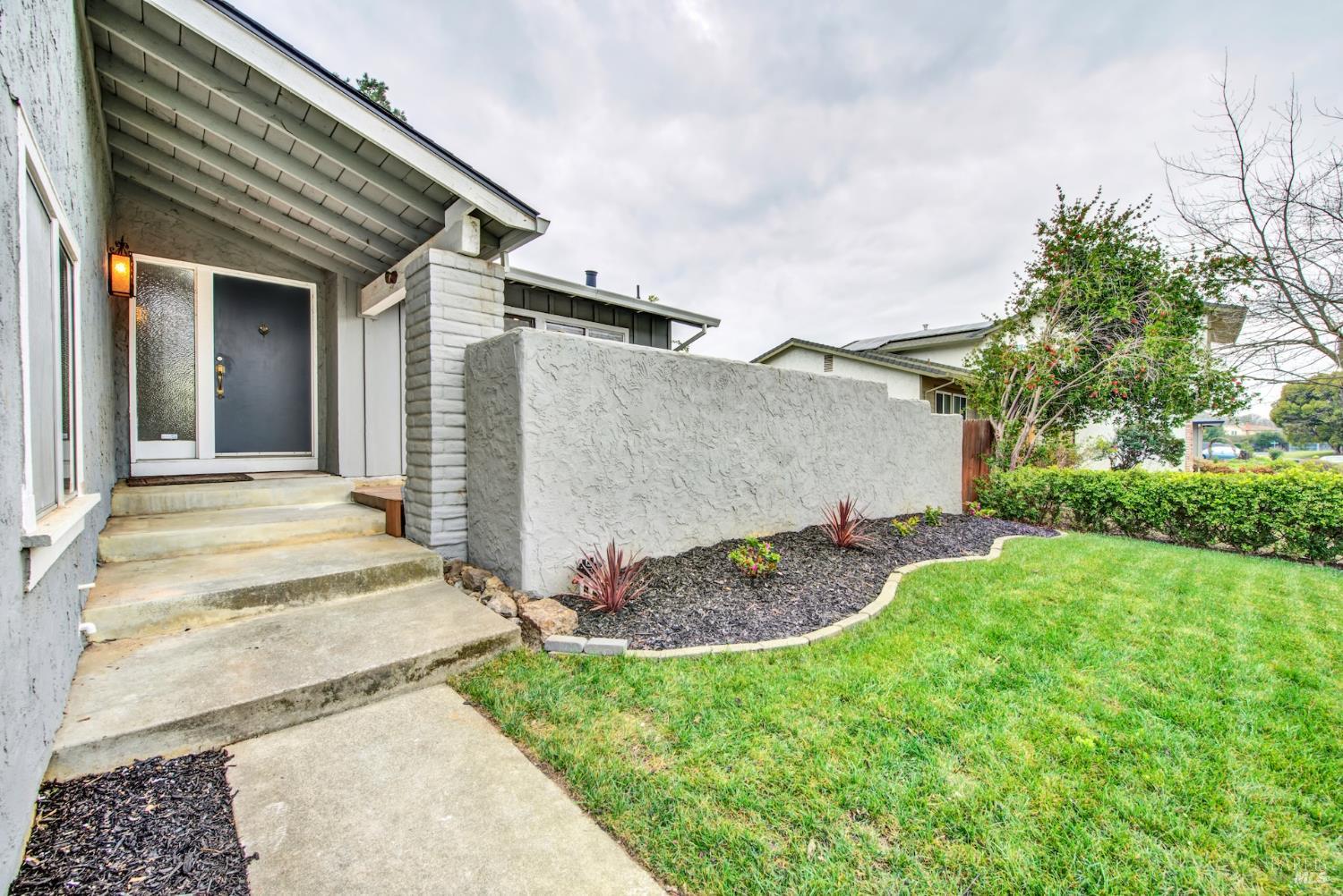 Detail Gallery Image 5 of 47 For 1437 Shelby Dr, Fairfield,  CA 94534 - 4 Beds | 2/1 Baths