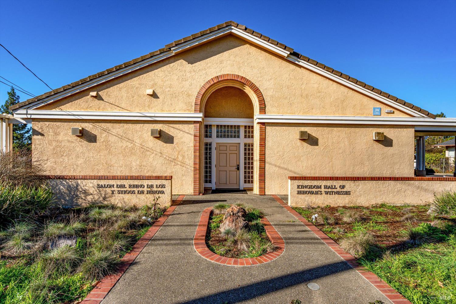 Detail Gallery Image 5 of 29 For 1105 University St, Healdsburg,  CA 95448 - – Beds | – Baths