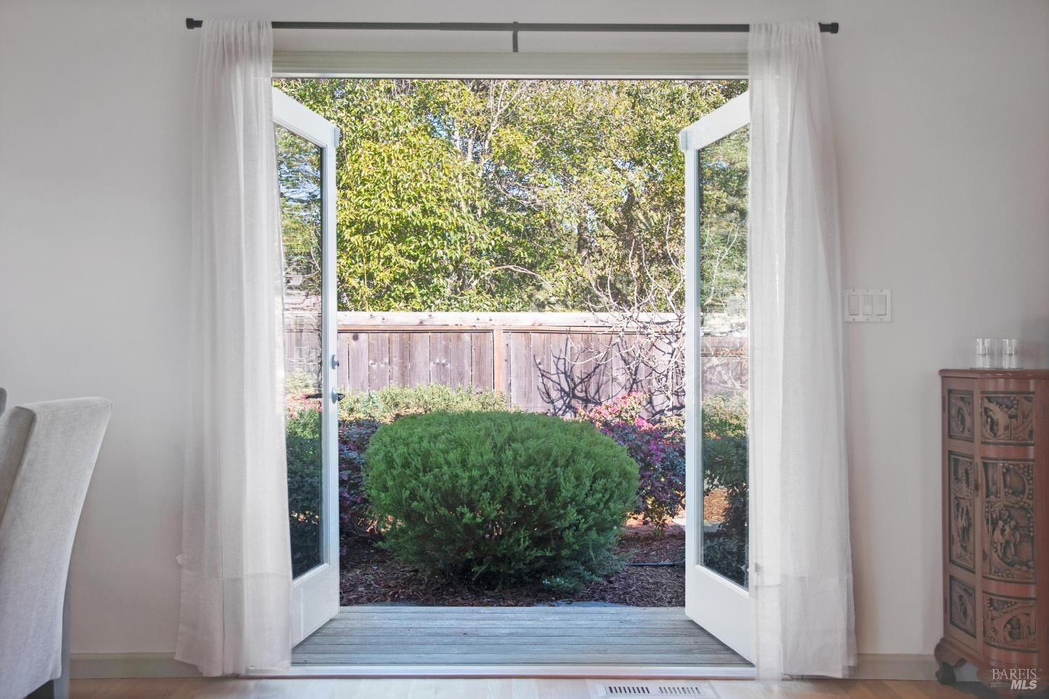 Detail Gallery Image 9 of 25 For 132 Lowell Ave, San Rafael,  CA 94903 - 3 Beds | 2 Baths