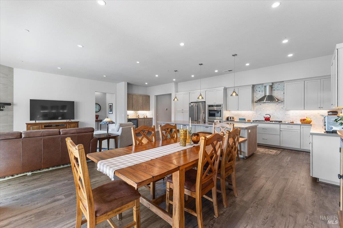 Detail Gallery Image 13 of 51 For 573 Misty Ct, Santa Rosa,  CA 95403 - 5 Beds | 3 Baths