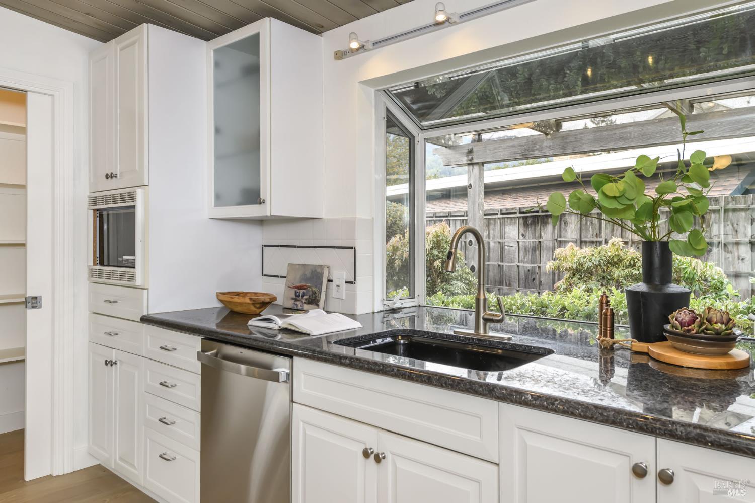 Detail Gallery Image 14 of 42 For 31 Mount Foraker Dr, San Rafael,  CA 94903 - 4 Beds | 2 Baths