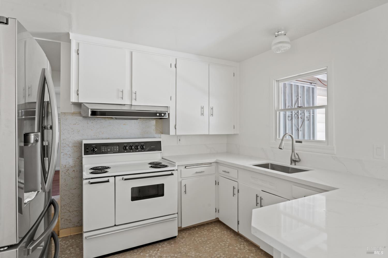 Detail Gallery Image 12 of 21 For 850 Mendocino Dr, Ukiah,  CA 95482 - 3 Beds | 1 Baths