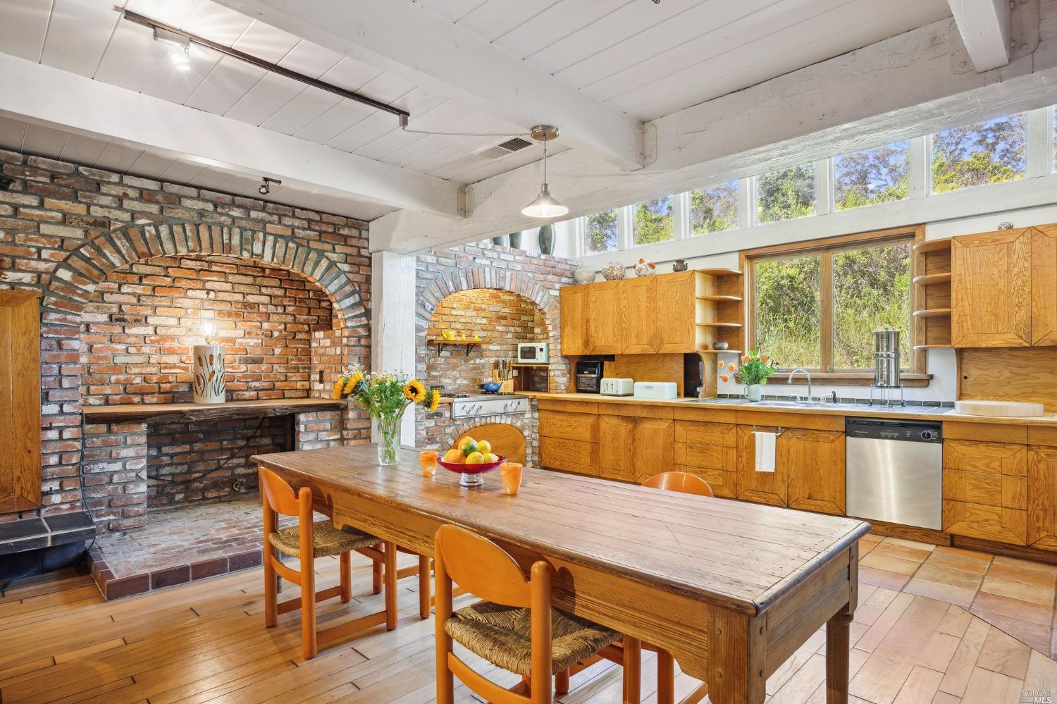 Detail Gallery Image 8 of 33 For 5953 Shoreline Hwy, Bolinas,  CA 94924 - 3 Beds | 1/1 Baths