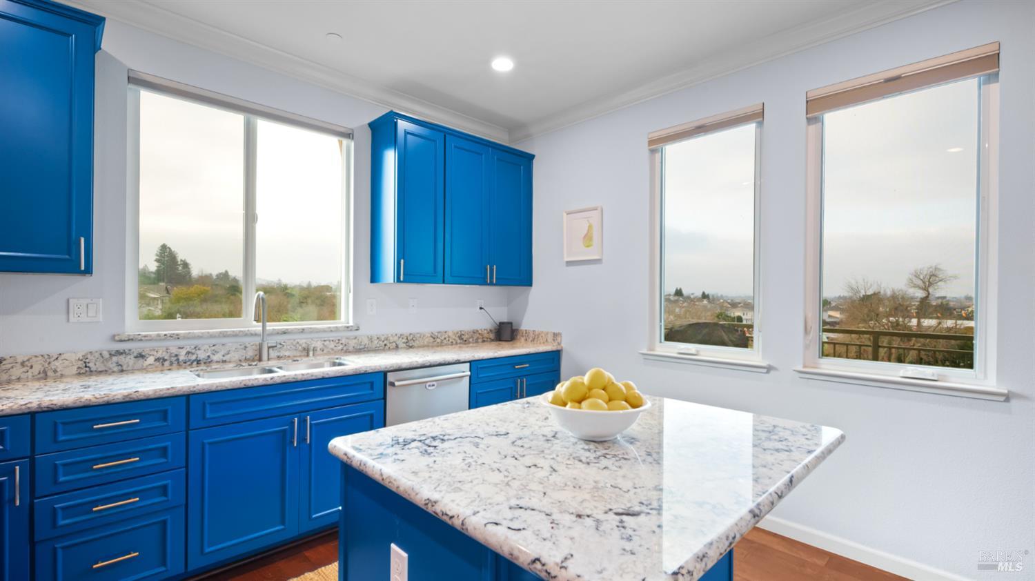 Detail Gallery Image 12 of 35 For 534 Jade St, Petaluma,  CA 94952 - 2 Beds | 2/1 Baths