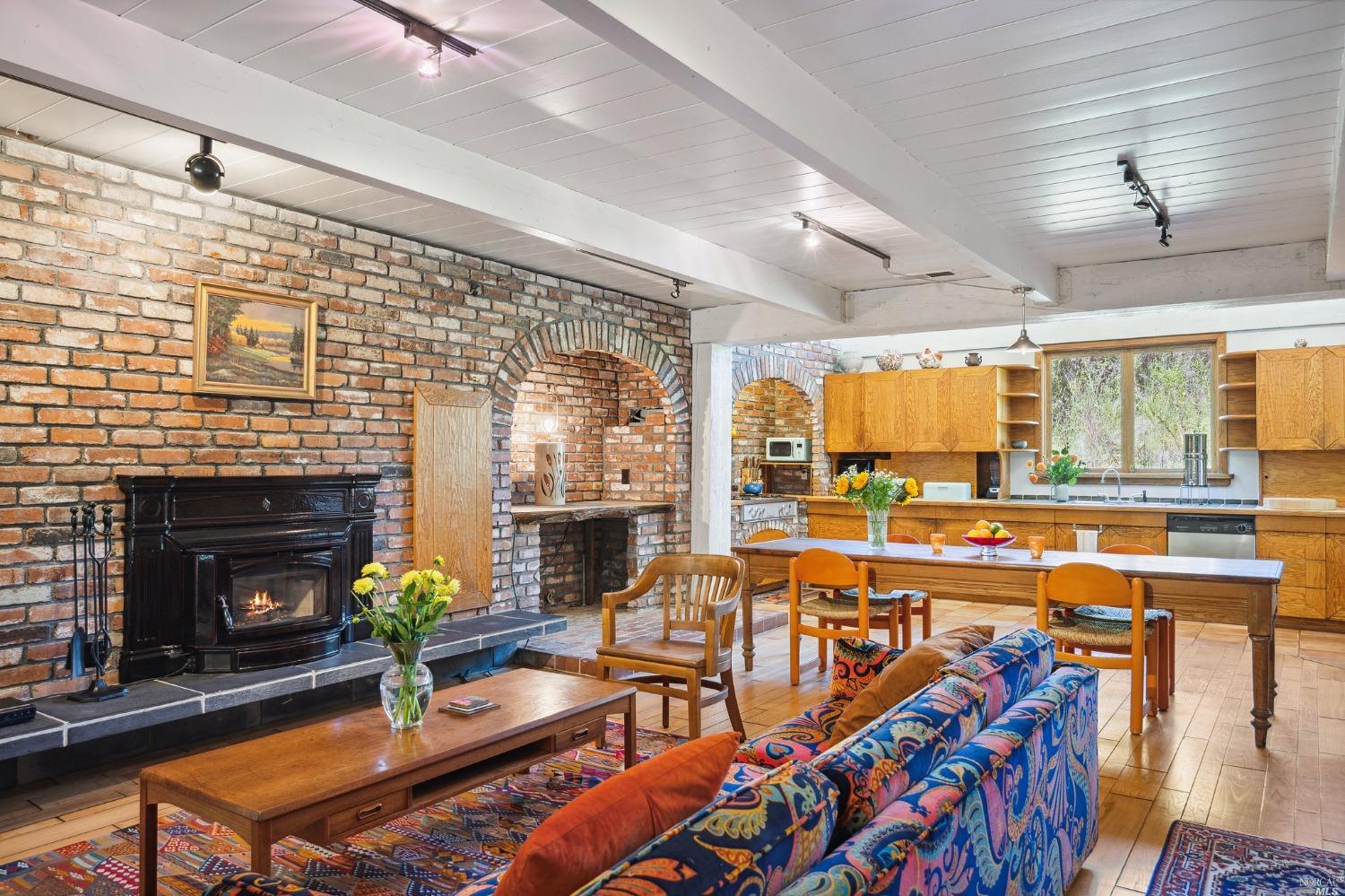 Detail Gallery Image 7 of 33 For 5953 Shoreline Hwy, Bolinas,  CA 94924 - 3 Beds | 1/1 Baths