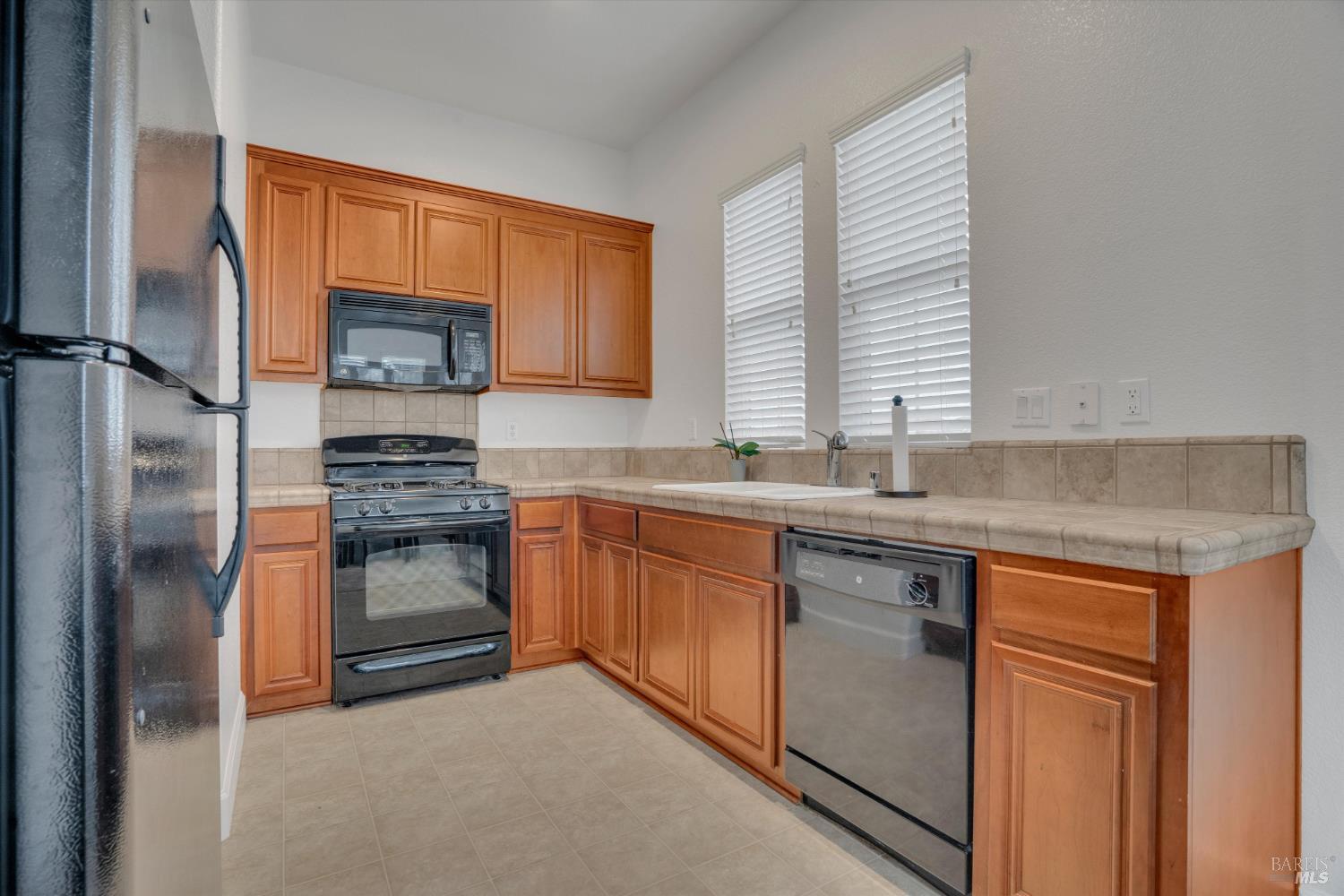 Detail Gallery Image 35 of 51 For 1007 Canterbury Ct, Vacaville,  CA 95687 - 6 Beds | 4 Baths