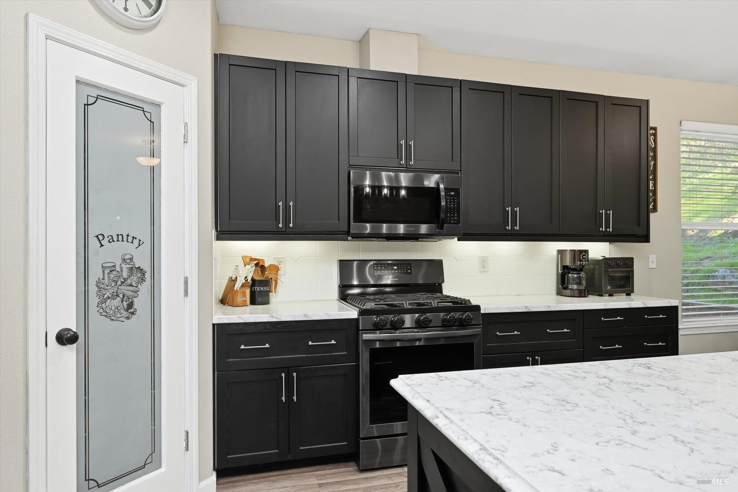 Detail Gallery Image 17 of 39 For 20158 Gold Flat Ct, Hidden Valley Lake,  CA 95467 - 4 Beds | 3 Baths