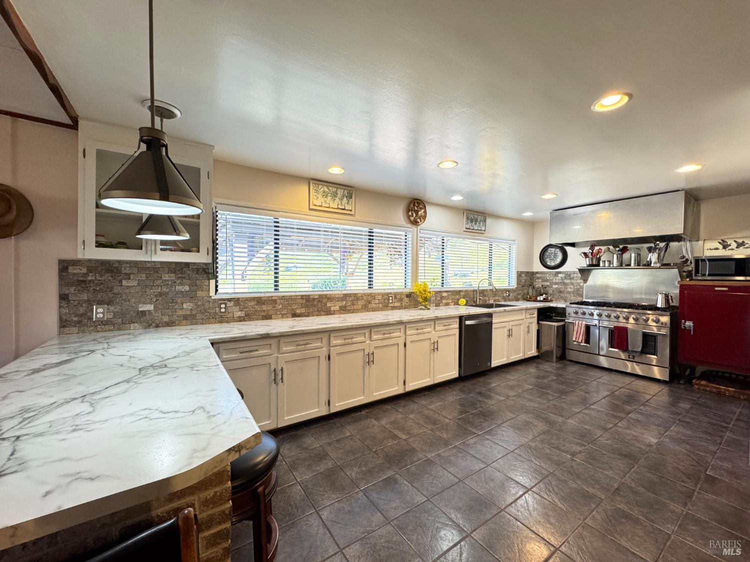 Detail Gallery Image 7 of 65 For 8411 Hwy 175 Hwy, Hopland,  CA 95449 - 3 Beds | 2 Baths