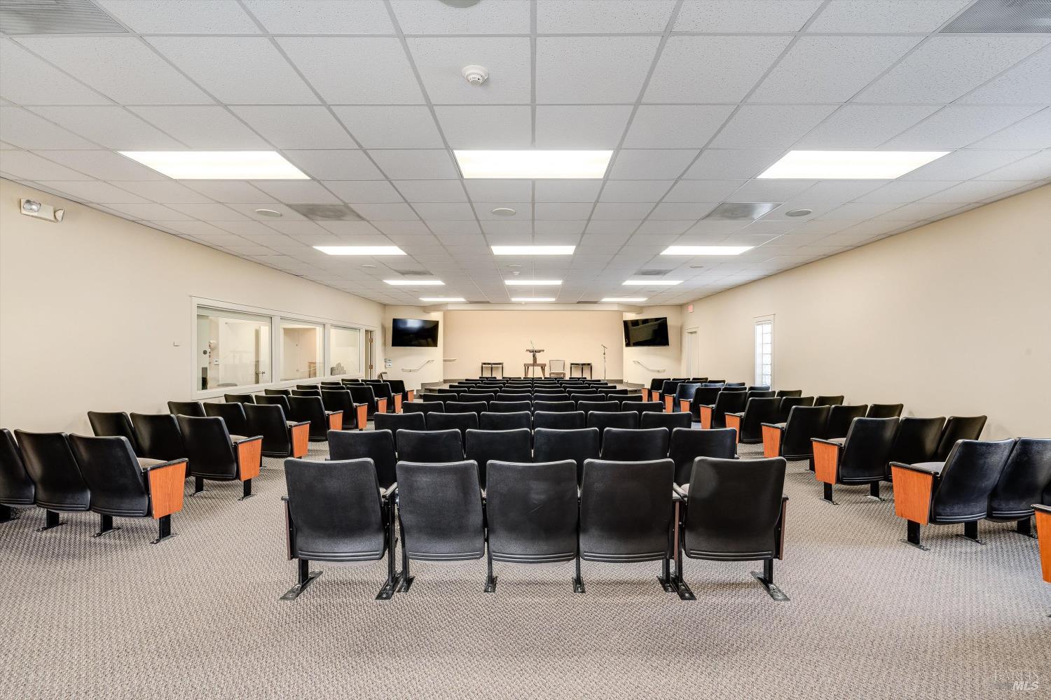 Detail Gallery Image 11 of 29 For 1105 University St, Healdsburg,  CA 95448 - – Beds | – Baths