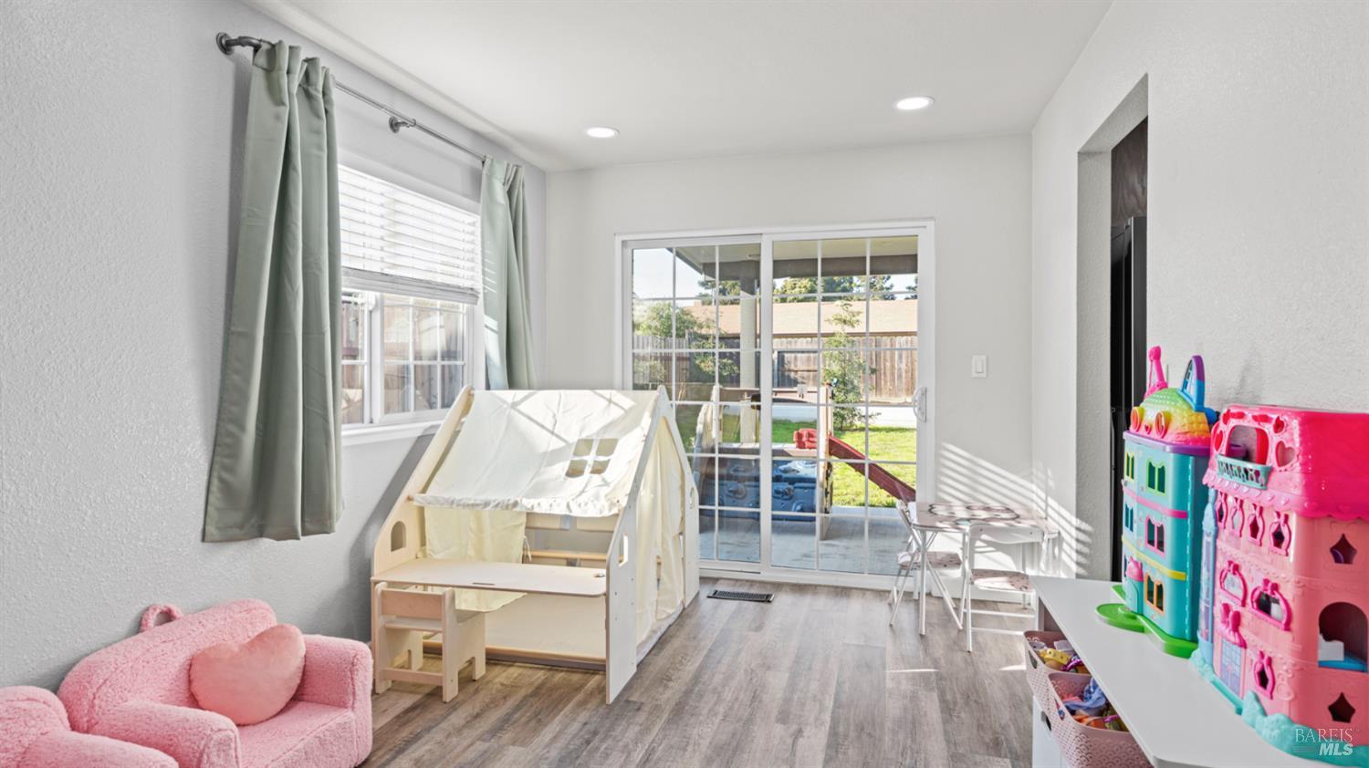 Detail Gallery Image 10 of 40 For 119 Mesa Ct, Vacaville,  CA 95687 - 4 Beds | 2/1 Baths