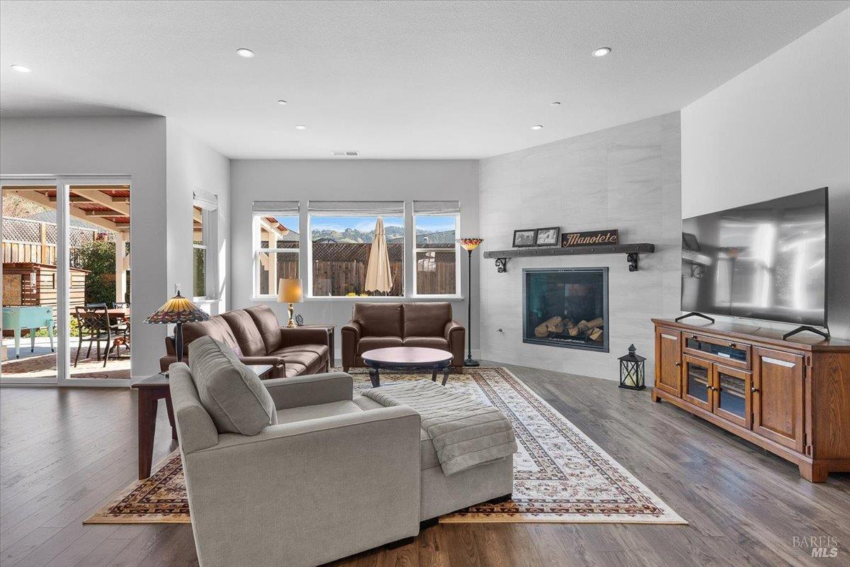 Detail Gallery Image 6 of 51 For 573 Misty Ct, Santa Rosa,  CA 95403 - 5 Beds | 3 Baths